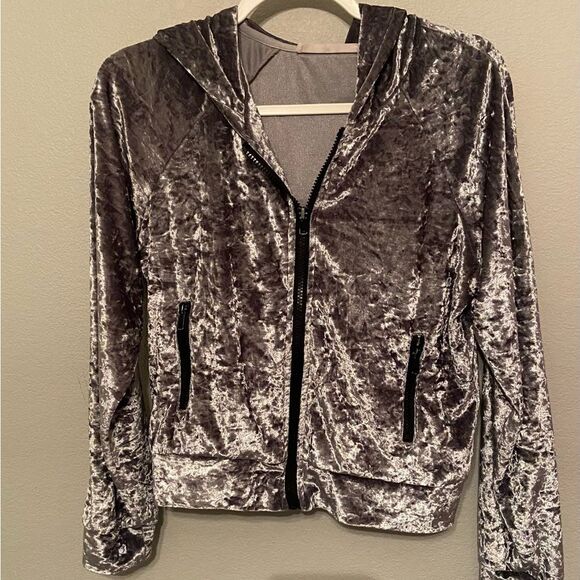 COPY - Emma & Sam Velvet Hoodie size Medium - Picture 2 of 5